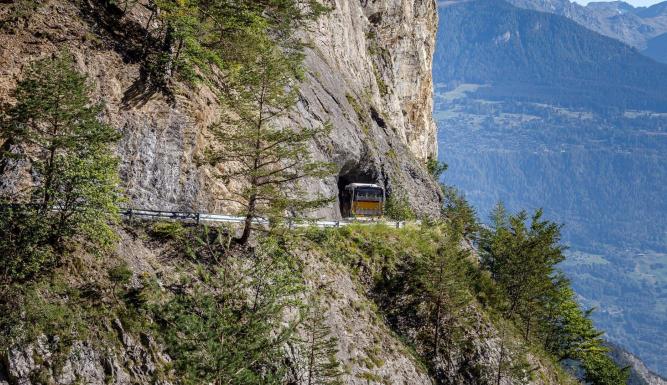 Car postal : voyage à travers la Suisse